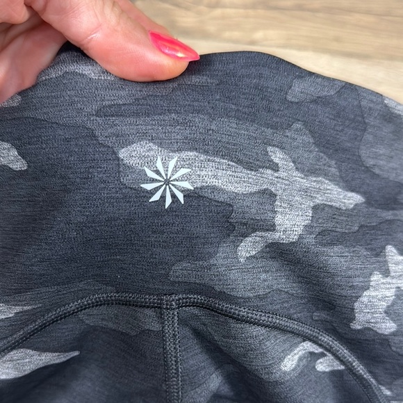 Athleta Ultimate Stash Pocket Camo Women's 7/8 Leggings Tights - Picture 14 of 15